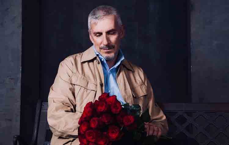 Ο άνθρωπος με το λουλούδι στο στόμα στο Altera Pars