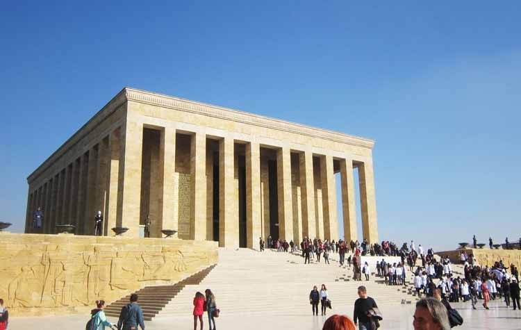 Τι σημαίνει η μη κατάθεση στεφανιού στο Μαυσωλείο του Ατατούρκ;