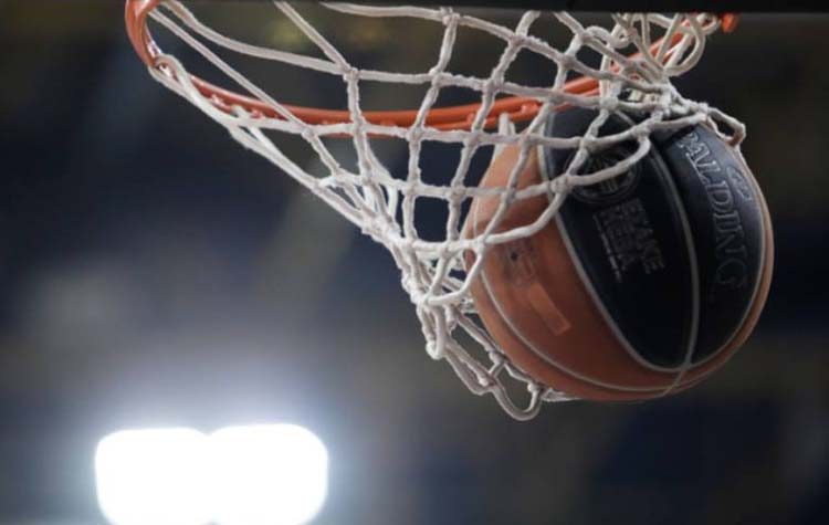 Νικηφόρο πέρασμα από το κλειστό της Κοκκινιάς για την Πεύκη