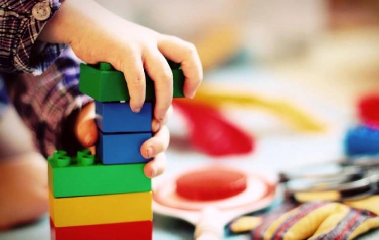 Δίχρονη προσχολική εκπαίδευση σε 8 από τους 12 Δήμους του Βορείου Τομέα