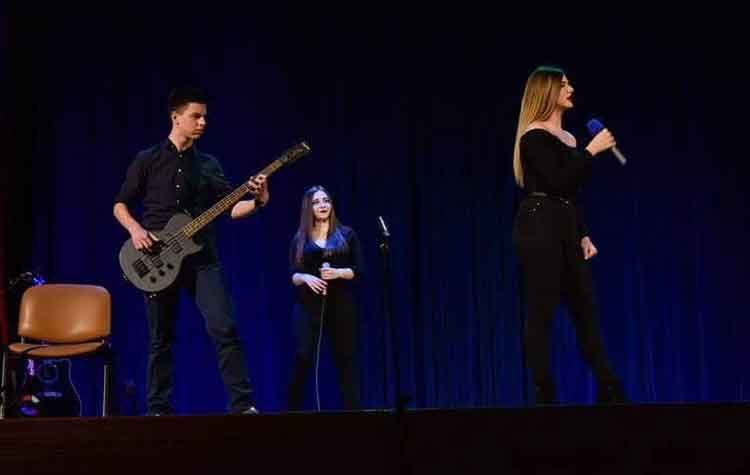 Οι μαθητές του 2ου ΓΕΛ τραγούδησαν για τα παιδιά της Κιβωτού του Κόσμου