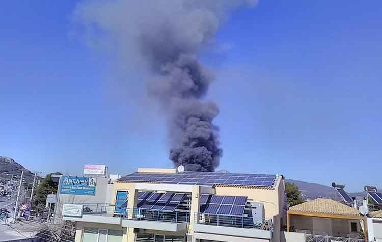 Πυρκαγιά σε αποθήκη στα Γλυκά Νερά