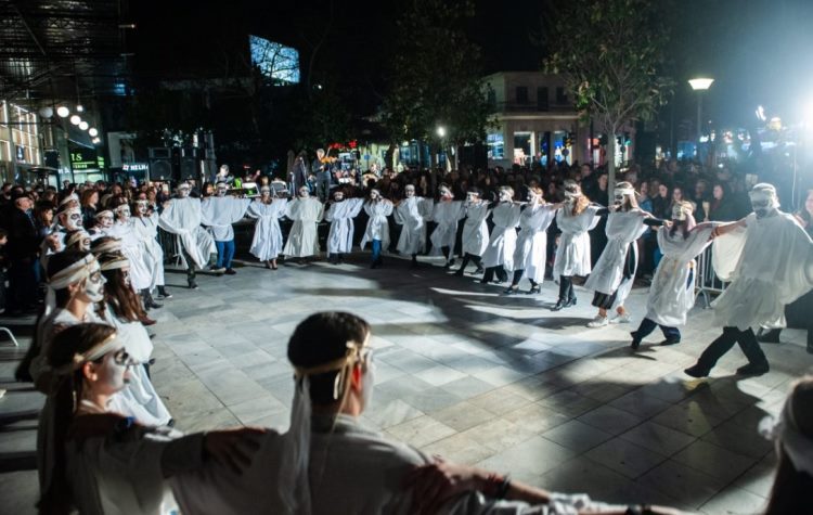 Ξεφάντωσαν μικροί και μεγάλοι με αποκριάτικο στυλ