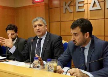 ΚΕΔΕ: «Θεσμική εκτροπή η κατάτμηση Δήμων ερήμην μας»