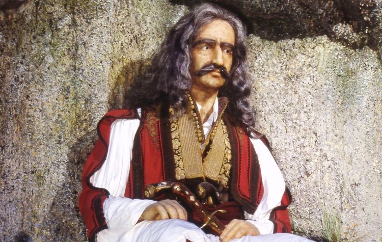 «Ελάτε, πάρτε την ευχή, και να ’στε μονοιασμένοι»