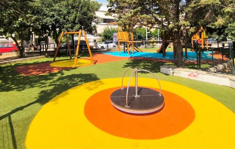 Tρεις ανακατασκευασμένες παιδικές χαρές παρέδωσε ο Δήμος