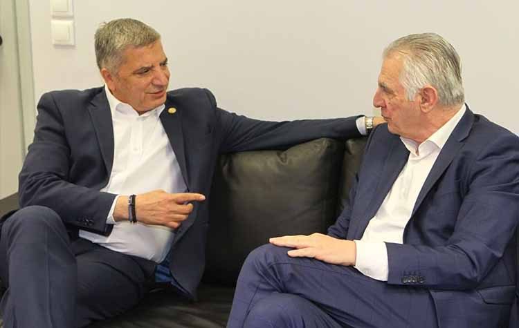 Συνάντηση Πατούλη - Παχατουρίδη στο δημαρχείο Περιστερίου