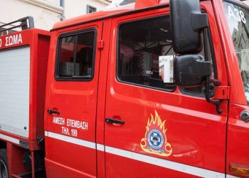 Φωτιά σε κατάστημα στο κέντρο του Χαλανδρίου