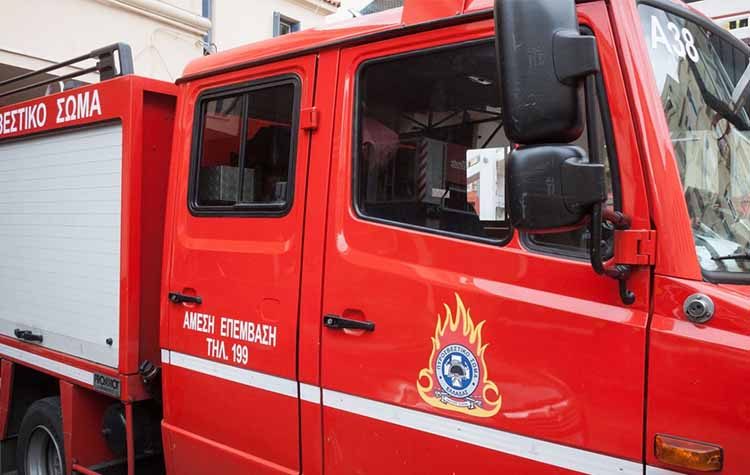 Φωτιά σε κατάστημα στο κέντρο του Χαλανδρίου