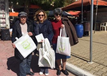 Συνεχίζεται η διανομή τσαντών πολλαπλών χρήσεων για την ανακύκλωση