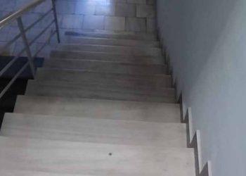 «Προσοχή στις σκάλες»