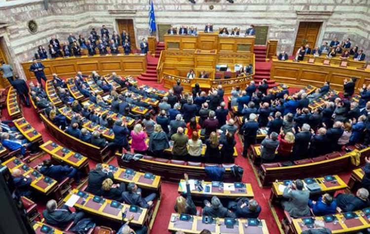 Τα δακρυγόνα της εθνικοφροσύνης