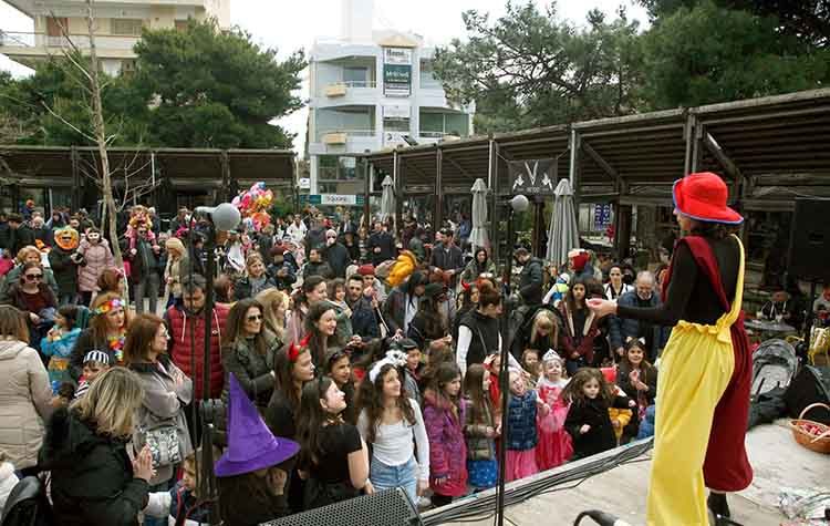 Αποκριάτικο ξεφάντωμα στην πλατεία Αναλήψεως