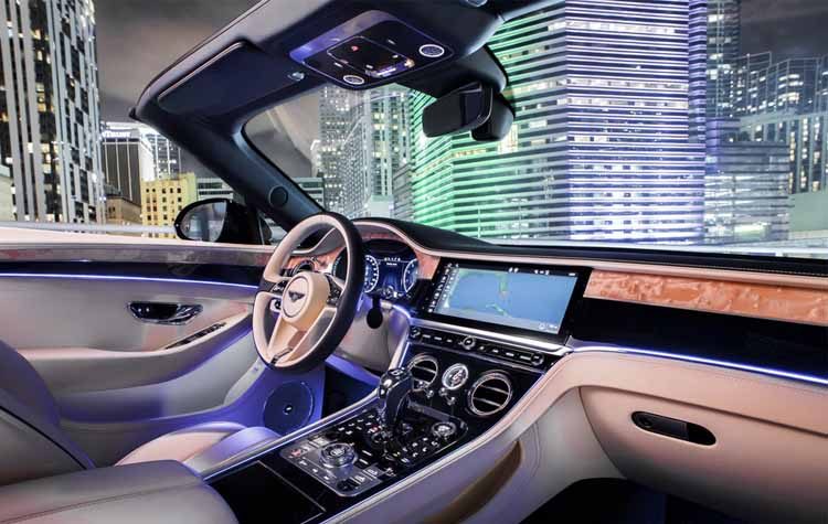 H Bentley παρουσιάζει τις Continental GT V8 και GT V8 Convertible