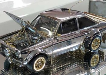 Ένα Ford Escort Mk2 από χρυσό, διαμάντια και ασήμι