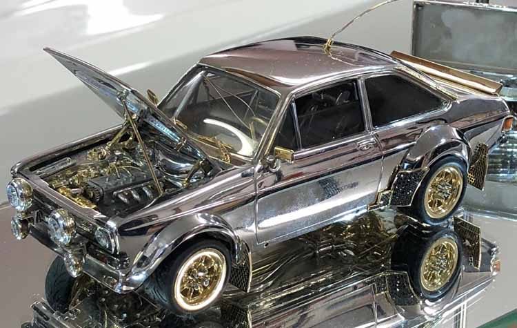 Ένα Ford Escort Mk2 από χρυσό, διαμάντια και ασήμι