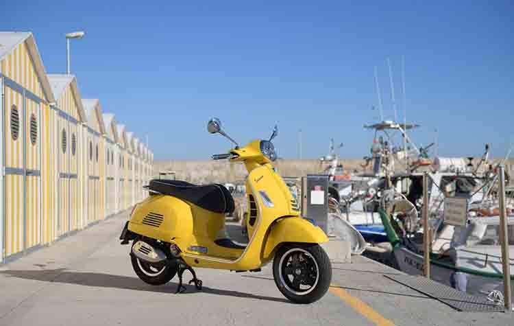 Η Vespa GTS αναβαθμίζεται τεχνικά και στυλιστικά