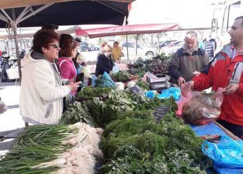 Μεγάλη προσέλευση στην πασχαλινή διάθεση αγροτικών προϊόντων