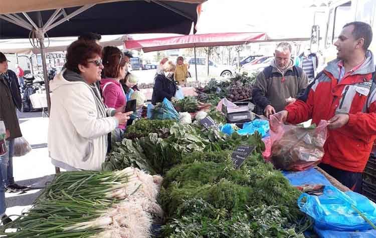 Μεγάλη προσέλευση στην πασχαλινή διάθεση αγροτικών προϊόντων