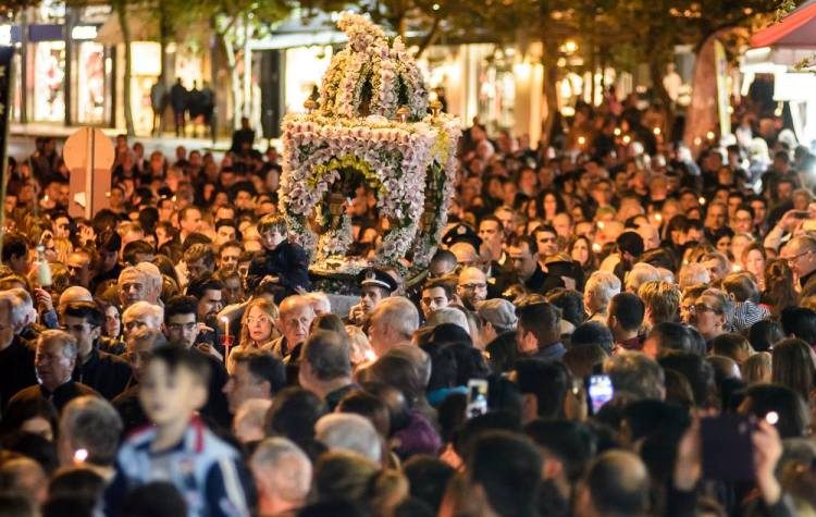 Περιφορά και συνάντηση επιταφίων στην Πλατεία Πλατάνου
