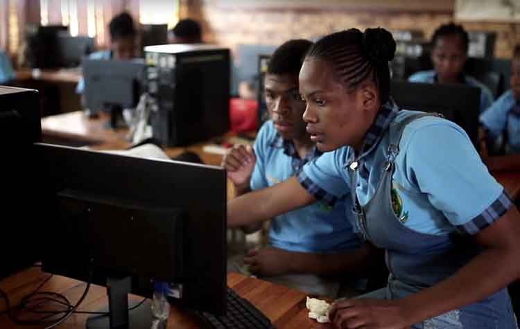 Η Nissan τροφοδοτεί με βιώσιμη ενέργεια σχολείο της Νότιας Αφρικής