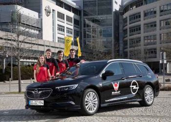 Το Opel Insignia Sports Tourer στο Formula Studentdownload - image