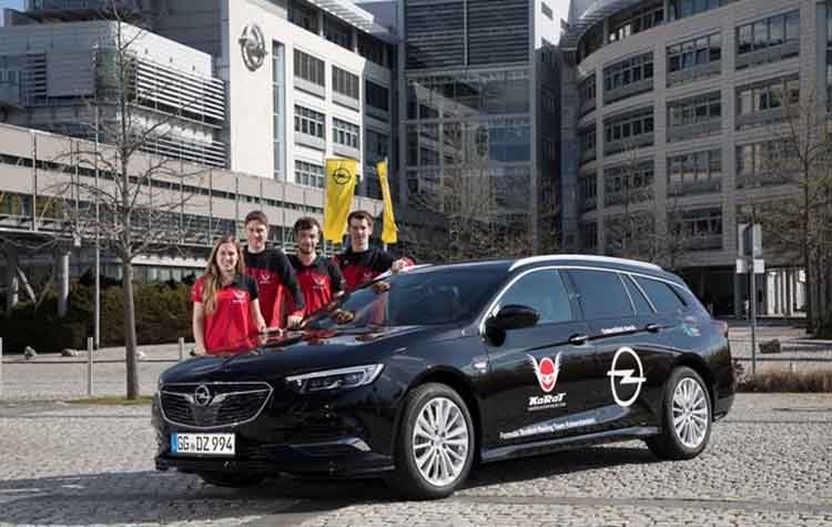 Το Opel Insignia Sports Tourer στο Formula Studentdownload - image