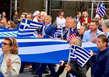 Με τη σημαία του Κ. Κατσίφα παρέλασε στη Νέα Υόρκη ο Γ. Πατούλης