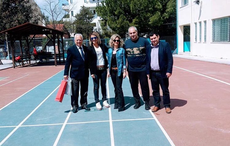 Επίσκεψη Μαυρίδη στο Πασχαλινό Παζάρι του 4ου Δημοτικού Πεύκης