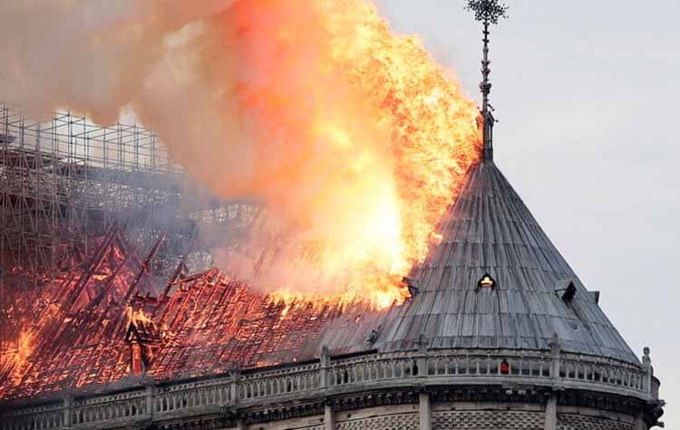 Παναγία των Παρισίων: Η καταστροφική πυρκαγιά και η νέα αρχή