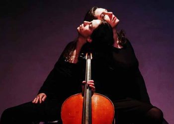 «Light is calling»: Μια συναυλία για φωνή και τσέλο στο «Μικροσκοπικό Θέατρο»