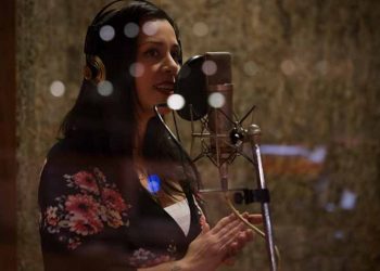 Η Τέρη Βακιρτζόγλου στο Half Note