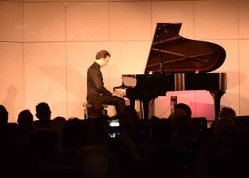 «Μάγεψε» το κοινό ο σολίστ Βασίλης Βαρβαρέσος