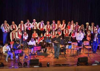 Εντυπωσίασαν οι μικτές χορωδίες με ύμνους και μελωδίες για τις Άγιες Ημέρες του Πάσχα