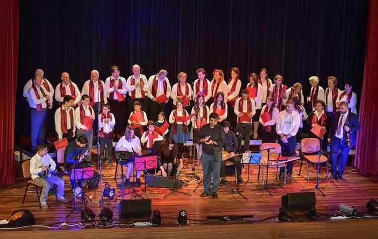 Εντυπωσίασαν οι μικτές χορωδίες με ύμνους και μελωδίες για τις Άγιες Ημέρες του Πάσχα