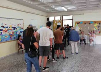 Μεγάλη η ουρά και στο 4ο Δημοτικό Μελισσίων