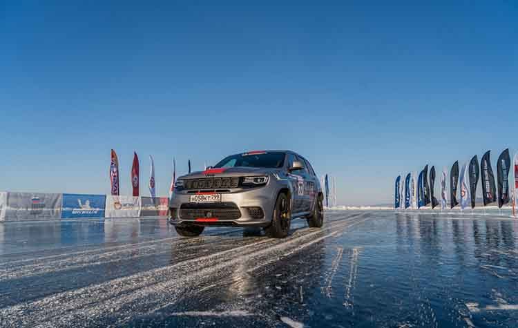 Το Jeep Grand Cherokee Trackhawk σημείωσε ρεκόρ ταχύτητας στη λίμνη Βαϊκάλη