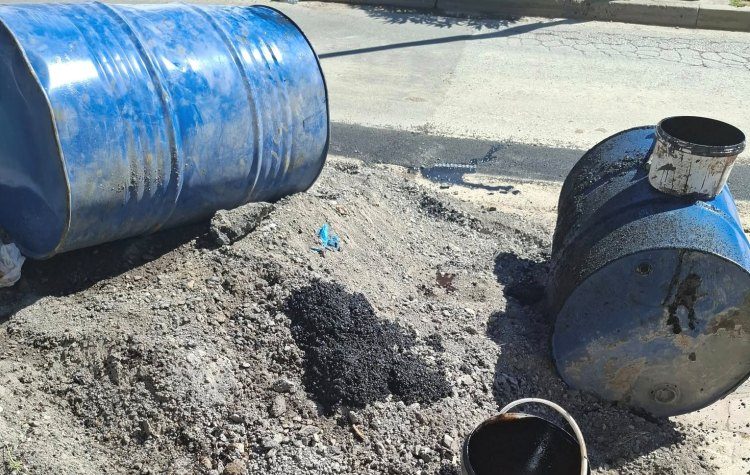 Γ. Οικονόμου: «Κακοτεχνίες κατέστρεψαν τα οδοστρώματα της πόλης»