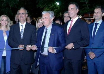 Πανηγυρικά, για άλλη μία φορά,  τα φετινά εγκαίνια της Ανθοκομικής Έκθεσης