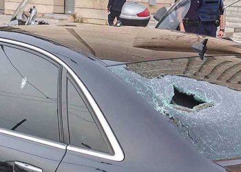 Επίθεση κουκουλοφόρων σε εκδήλωση της Ν.Δ.