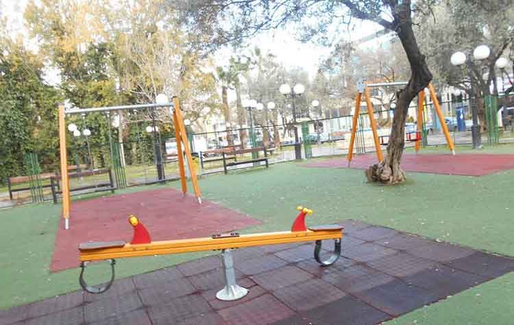 «Μετωπική» Σγουρού - Δήμου Αμαρουσίου για τις παιδικές χαρές