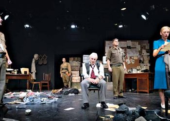 Παρατείνεται η «Προσωπική Συμφωνία» στο Από Μηχανής Θέατρο