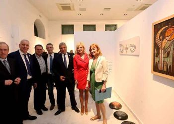 Στα εγκαίνια της έκθεσης για τους εικαστικούς του Αμαρουσίου ο δήμαρχος