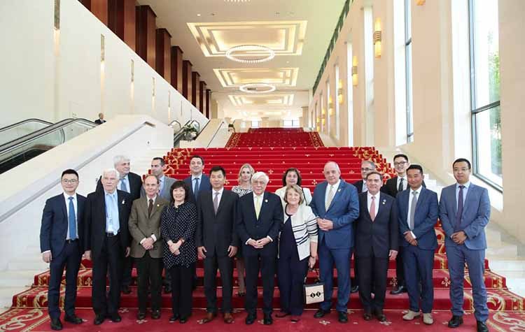 Ο Προκόπης Παυλόπουλος στο Executive Briefing Center της Huawei στο Πεκίνο