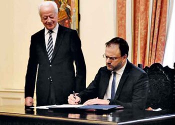 Θεοχαρόπουλος: Υπουργός… παραδόξου