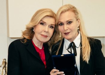 Τιμητική διάκριση για τη Νίνα Βλάχου από το Σωματείο «ΕΛΠΙΔΑ»