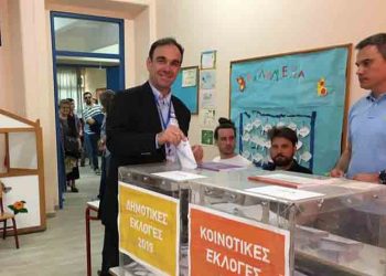 Στο 6ο Δημοτικό Σχολείο Κηφισιάς ψήφισε ο Νίκος Χιωτάκης