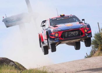 O Neuville στο βάθρο του Rally de Portugal