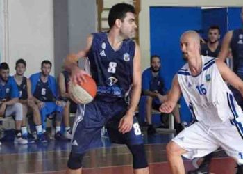 Κρεμάει την φανέλα και βάζει κοστούμι ο Δημήτρης Αποστολόπουλος