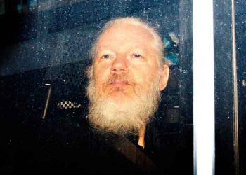 Ασάνζ: Δύο μέτρα και δύο σταθμά